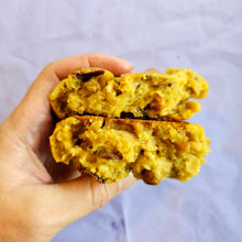 Load image into Gallery viewer, Choc Chip Walnut NYC Cookies
